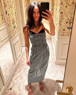 Abigail Spencer feet photo thumbnail
