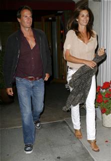 Cindy Crawford feet photo thumbnail