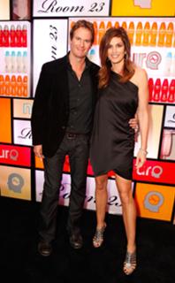 Cindy Crawford feet photo thumbnail