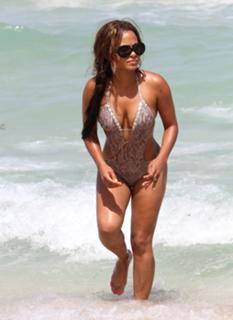 Christina Milian feet photo thumbnail