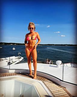 Amanda Saccomanno feet photo thumbnail