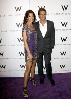 Cindy Crawford feet photo thumbnail