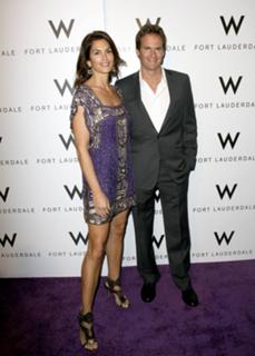 Cindy Crawford feet photo thumbnail