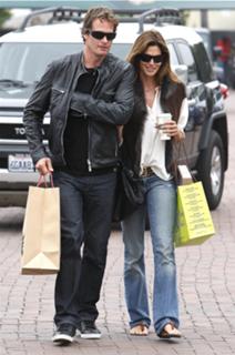 Cindy Crawford feet photo thumbnail