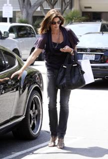Cindy Crawford feet photo thumbnail