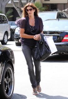 Cindy Crawford feet photo thumbnail