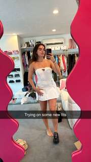 Natalie Noel Mariduena feet photo thumbnail