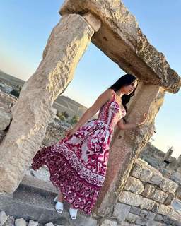 Dorra Zarrouk feet photo thumbnail