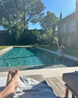 Julianne Hough feet photo thumbnail