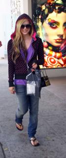 Avril Lavigne feet photo thumbnail