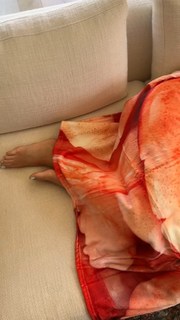 Elizabeth Banks feet photo thumbnail