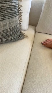 Elizabeth Banks feet photo thumbnail