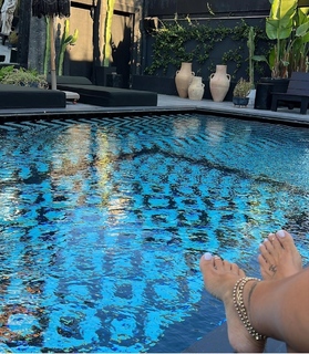 Pinar Altug feet photo thumbnail