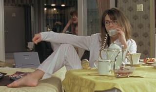 Elizabeth Hurley feet photo thumbnail