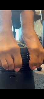 Kyle Unfug feet photo thumbnail