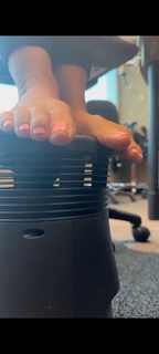Kyle Unfug feet photo thumbnail