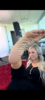 Kyle Unfug feet photo thumbnail