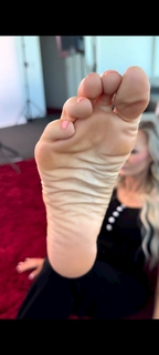 Kyle Unfug feet photo thumbnail