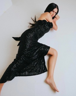 Zaira Nara feet photo thumbnail