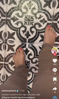 Raven-Symoné feet photo 1