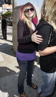 Avril Lavigne feet photo thumbnail