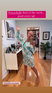 Angela Kinsey feet photo thumbnail