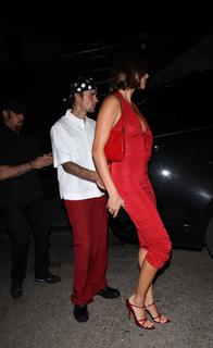 Hailey Bieber feet photo thumbnail