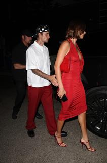 Hailey Bieber feet photo thumbnail