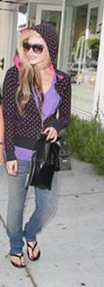 Avril Lavigne feet photo thumbnail