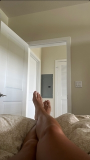 Karolina Kowalkiewicz feet photo thumbnail