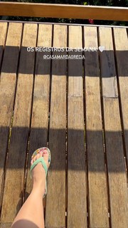 Larissa Manoela feet photo thumbnail