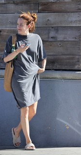 Riley Keough feet photo thumbnail