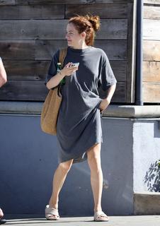 Riley Keough feet photo thumbnail