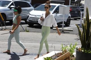 Alessandra Ambrosio feet photo thumbnail