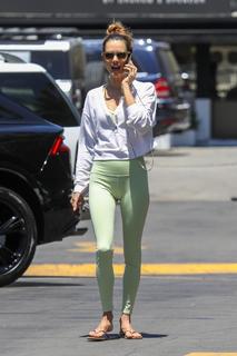 Alessandra Ambrosio feet photo thumbnail