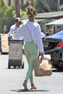 Alessandra Ambrosio feet photo thumbnail
