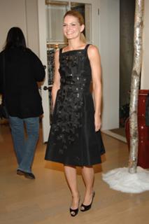 Jennifer Morrison feet photo thumbnail
