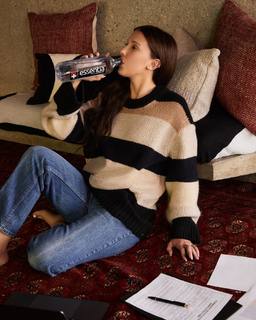 Millie Bobby Brown feet photo thumbnail