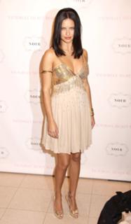Adriana Lima feet photo thumbnail
