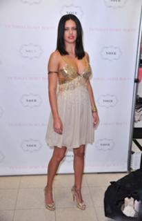 Adriana Lima feet photo thumbnail