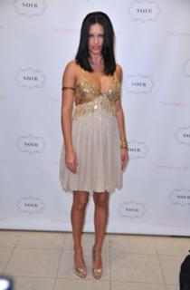 Adriana Lima feet photo thumbnail