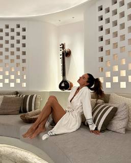 Alessandra Ambrosio feet photo thumbnail