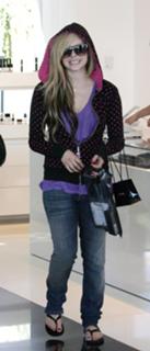 Avril Lavigne feet photo thumbnail