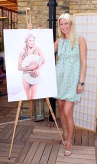 Denise Van Outen feet photo thumbnail