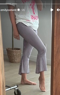 Emily Osment feet photo thumbnail