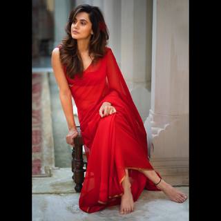 Taapsee Pannu feet photo thumbnail