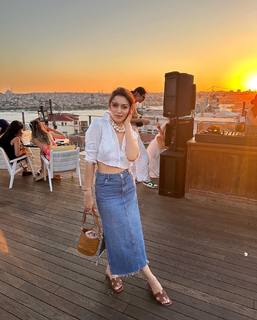 Hansika Motwani feet photo thumbnail