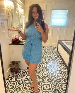 Lana Del Rey feet photo thumbnail