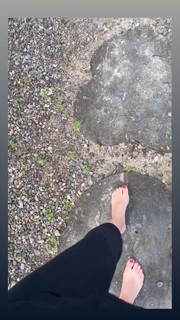 Angela Kinsey feet photo thumbnail