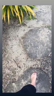 Angela Kinsey feet photo thumbnail